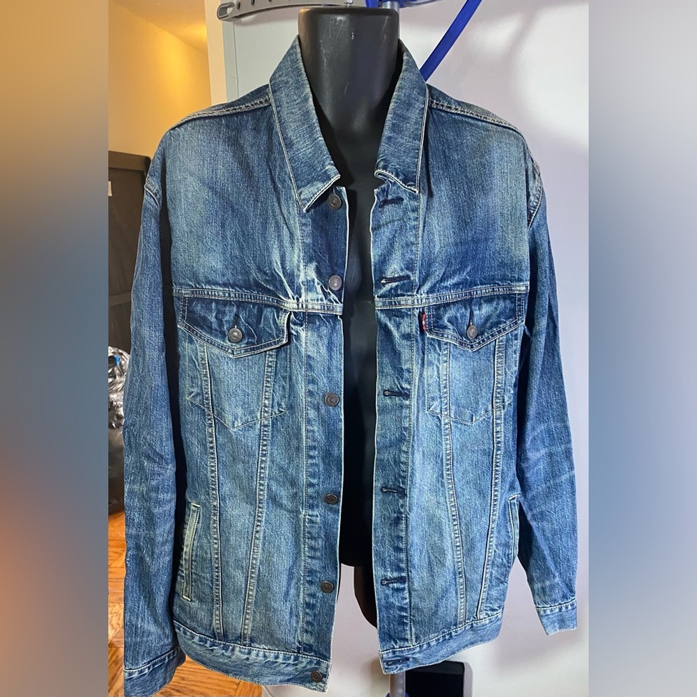 Levi’s Distressed Denim Jacket Size XXL